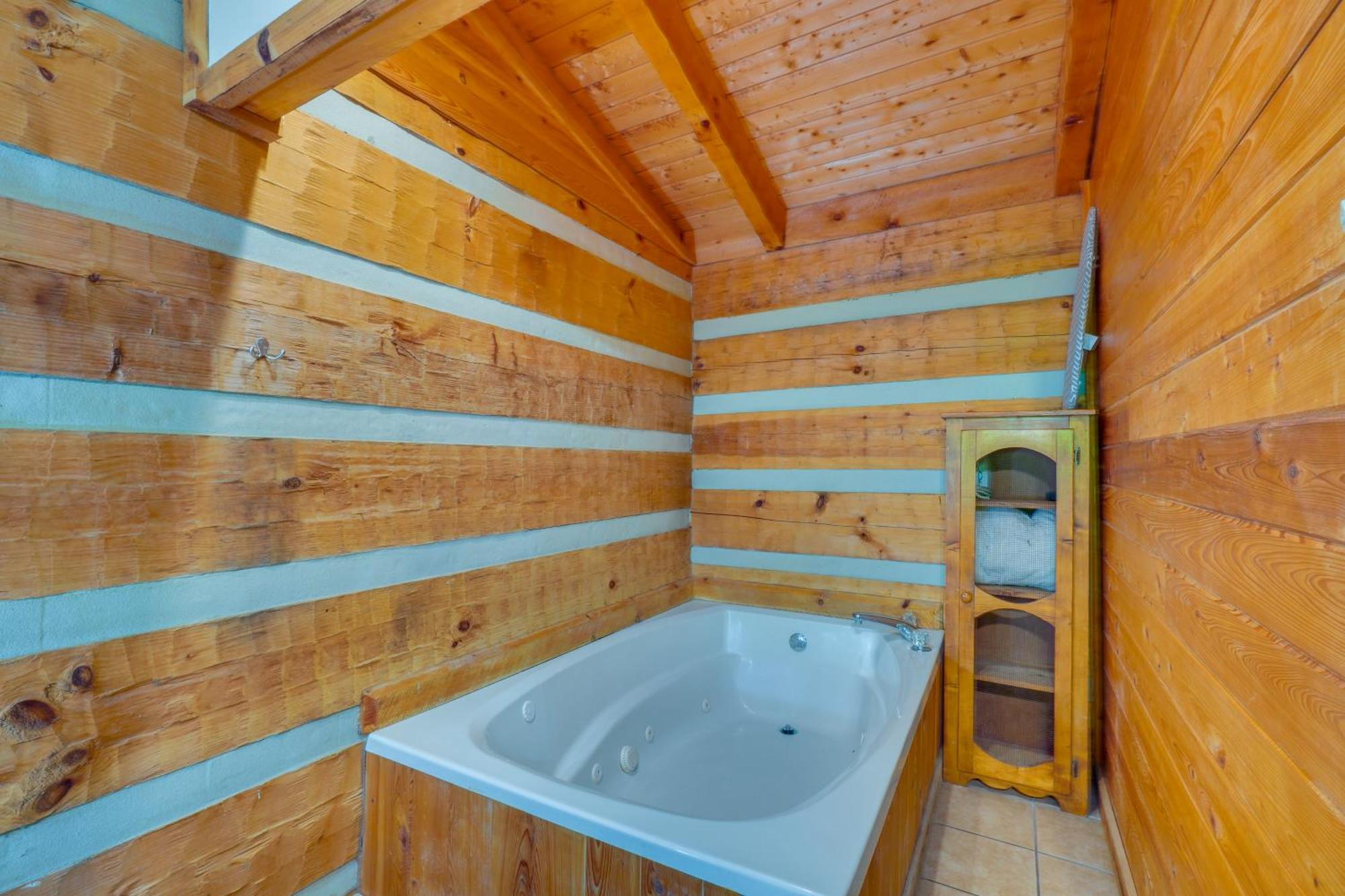 Gatlinburg Cabin With Hot Tub About 6 Mi To Downtown! Buitenkant foto